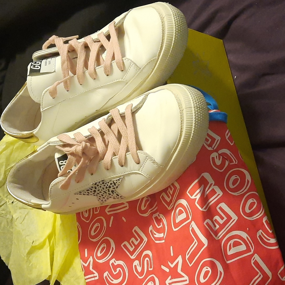 Shoes - Picture 4 of 4